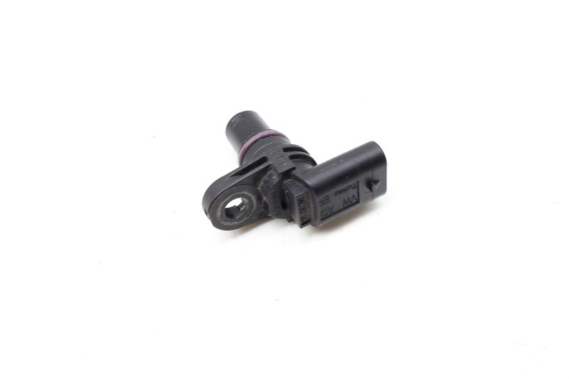 Cam / Camshaft Position Sensor 04C907601 — Used (SKU 668273)