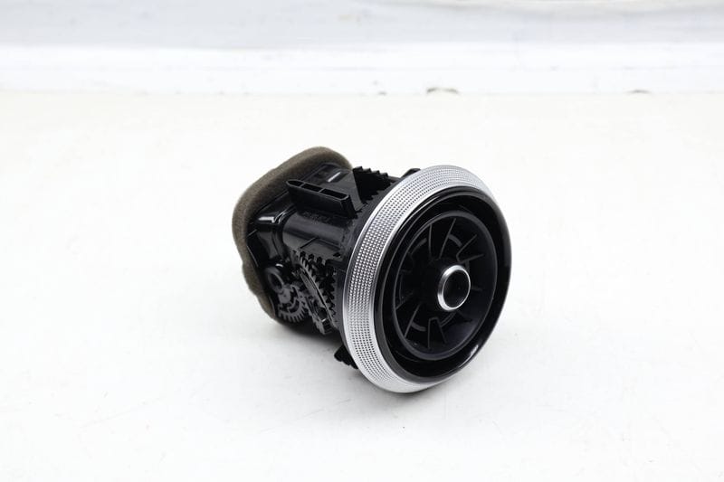 Dash Climate Air Vent 81A820901B — Used (SKU 668331)