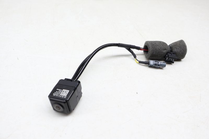 Rear View / Reverse Backup Camera 5Q0980556B — Used (SKU 668154)