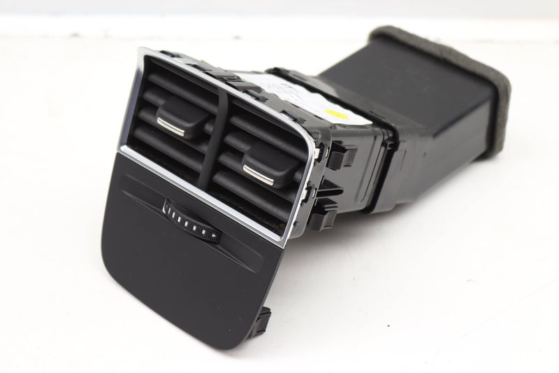Climate Air Vent 8V0819203A — Used (SKU 579669)