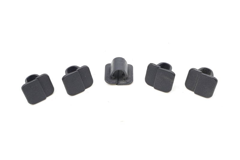 Hood Insulation / Sound Blanket Clip Set (5) 8E0863727A — Used (SKU 666304)