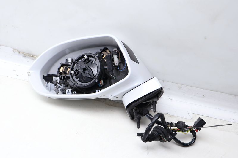 Side View Mirror w/ Memory 4G8858531AM — Used (SKU 666473)