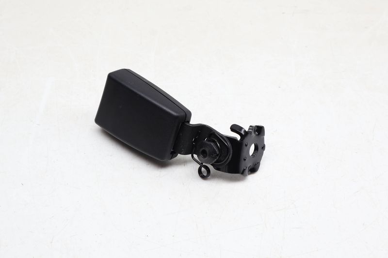 Seatbelt / Seat Belt Buckle Receiver 4G8857739 — Used (SKU 666500)