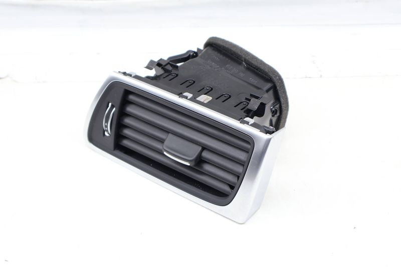 Dash Air Vent w/ Trim 4G8820902C — Used (SKU 666485)