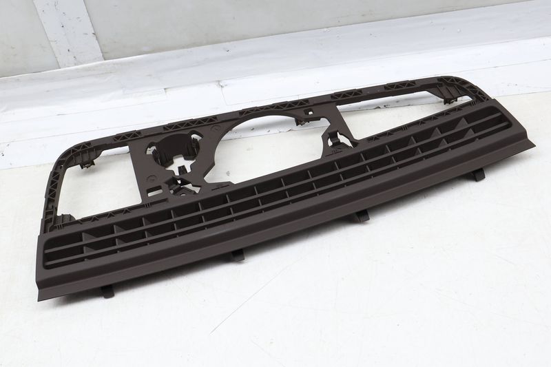 Upper Dash Air Vent Bracket 4G8819635F — Used (SKU 666481)