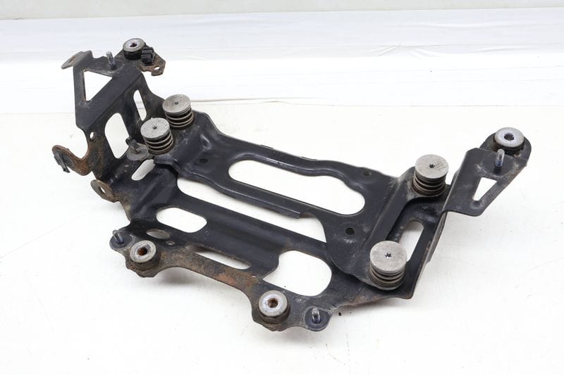 Air Suspension Compressor / Pump Bracket 4H0698999 — Used (SKU 672335)