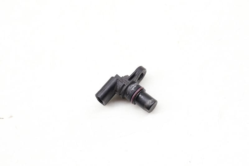 Cam / Camshaft Position Sensor 04C907601 — Used (SKU 638643)