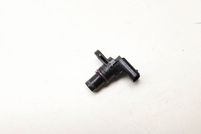 Cam / Camshaft Position Sensor 04C907601 — Used (SKU 638684)