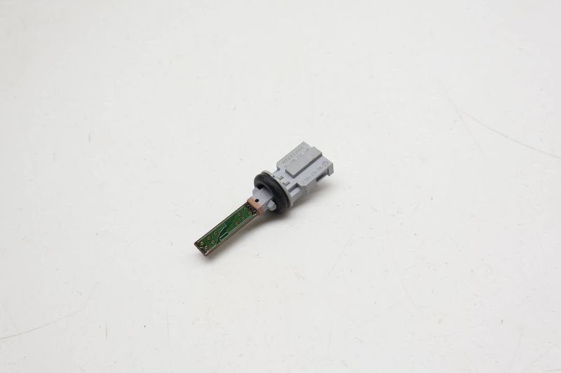 Climate Air Temp / Temperature Sensor 1K0907543E — Used (SKU 728331)
