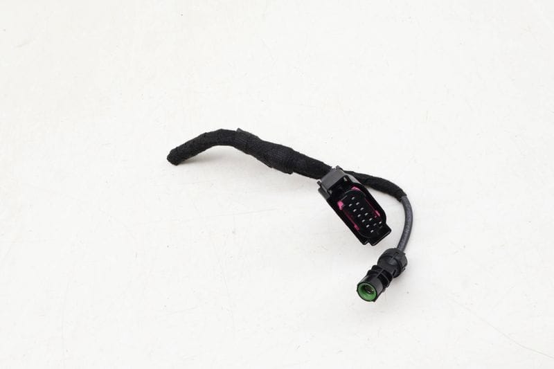 Image Processing / Adaptive Cruise Module Wiring Harness / Connector — Used (SKU 638589)
