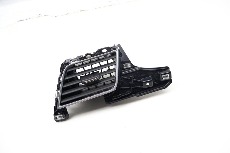 Dash Air Vent 4H1820901C — Used (SKU 728364)