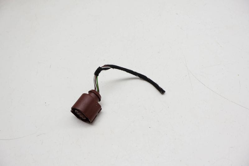 Inner LED Tail Light Wiring Connector / Pigtail — Used (SKU 728466)