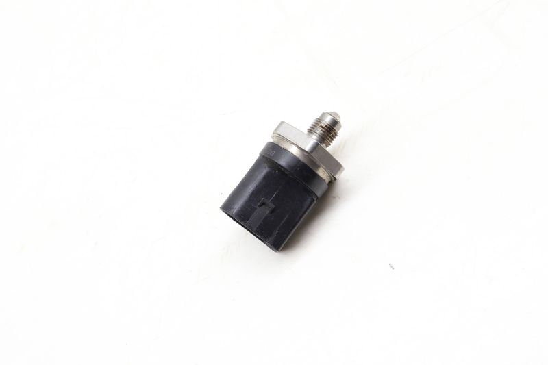 Low Pressure Fuel Sensor 06H906051J — Used (SKU 638646)
