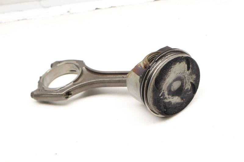 Piston w/ Connecting Rod 079107066EN — Used (SKU 612325)