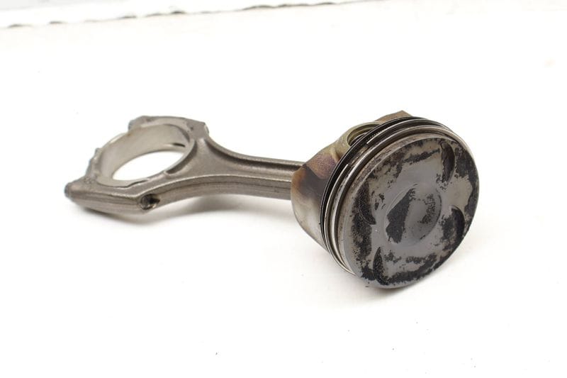 Piston w/ Connecting Rod 079107066EN — Used (SKU 612327)