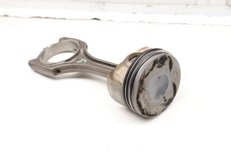 Piston w/ Connecting Rod 079107066EN — Used (SKU 612330)
