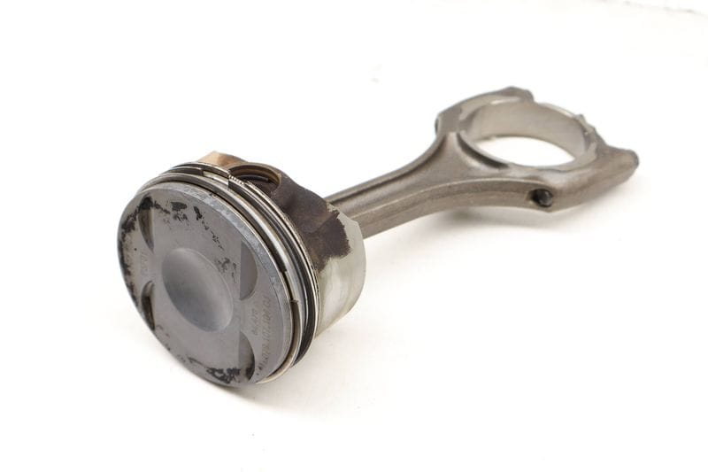 Piston w/ Connecting Rod 079107066EN — Used (SKU 612331)