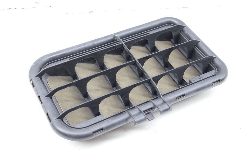Quarter Panel Air Vent 4E0819181C — Used (SKU 728575)