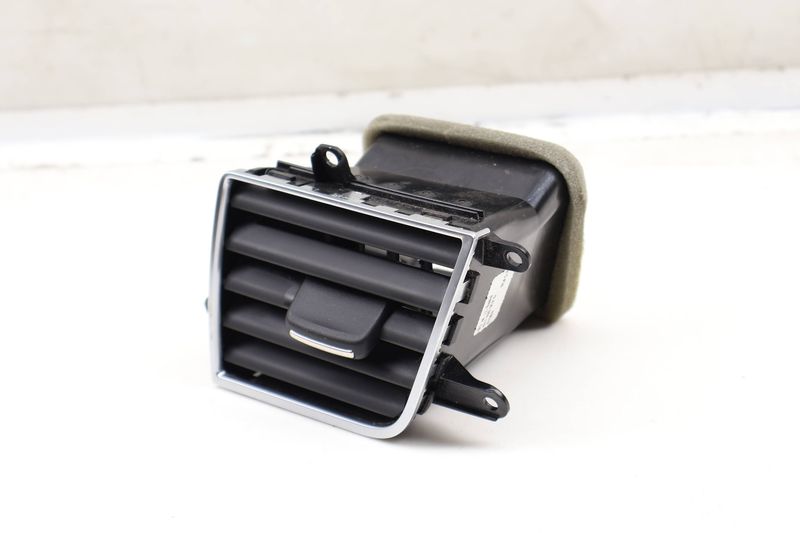 Center Air Vent 4H1820952D — Used (SKU 612090)