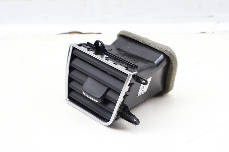 Center Air Vent 4H1820952D — Used (SKU 638851)
