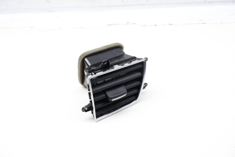 Center Air Vent 4H1820952D — Used (SKU 728362)