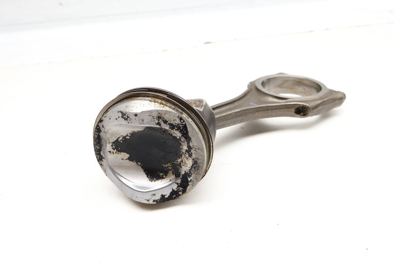 Piston / Connecting Rod 06E107066EC — Used (SKU 728676)
