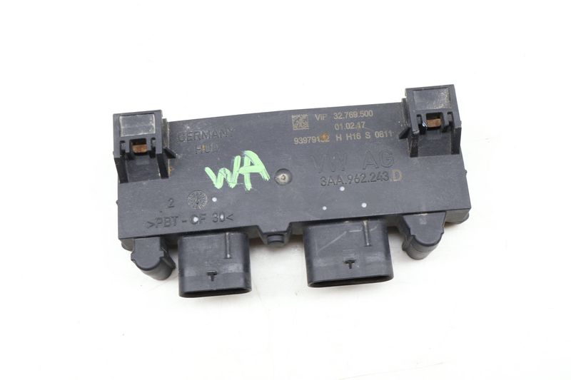 Trunk Control Module 3AA962243D — Used (SKU 638570)