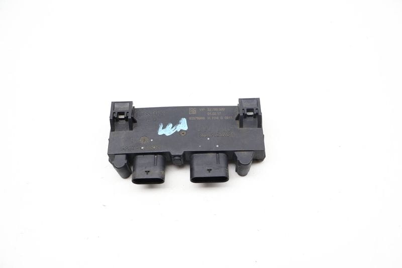 Trunk Control Module 3AA962243D — Used (SKU 728317)