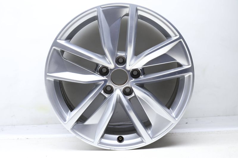 18" Inch Alloy Rim / Wheel 8U0601025AN — Used (SKU 642130)