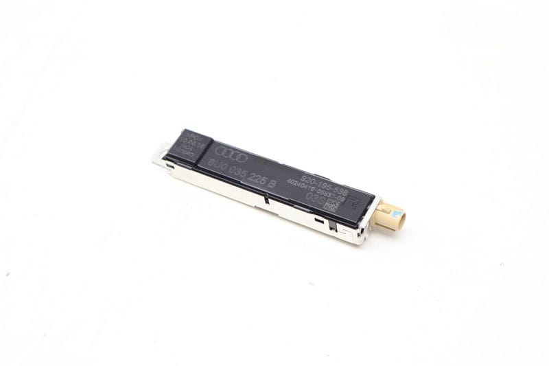 Lower Antenna Booster 8U0035225B — Used (SKU 641957)