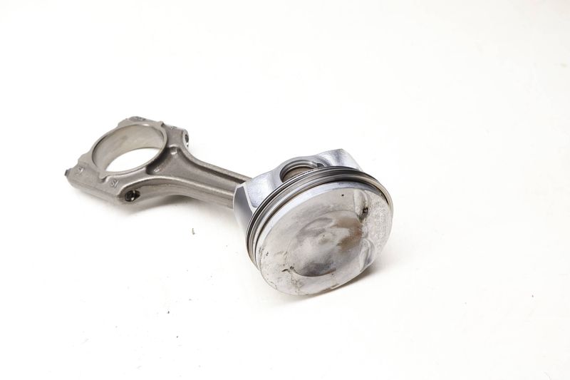 Piston w/ Connecting Rod 06H107065DP — Used (SKU 642107)