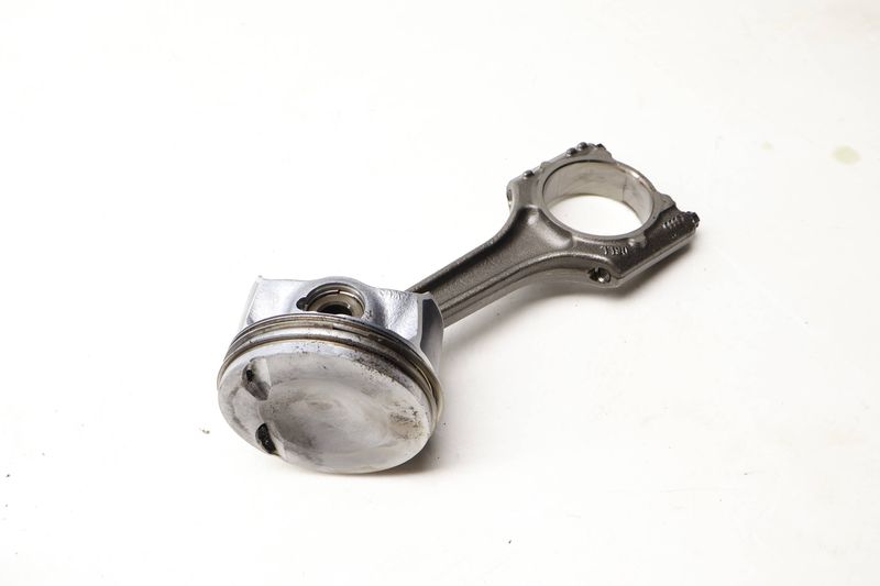 Piston w/ Connecting Rod 06H107065DP — Used (SKU 642110)