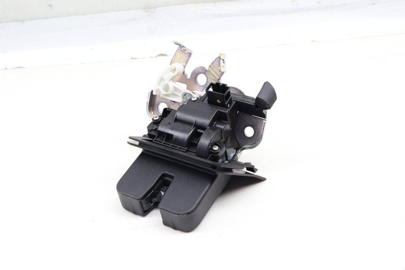 Trunk Latch / Lock 8R0827505A — Used (SKU 642008)