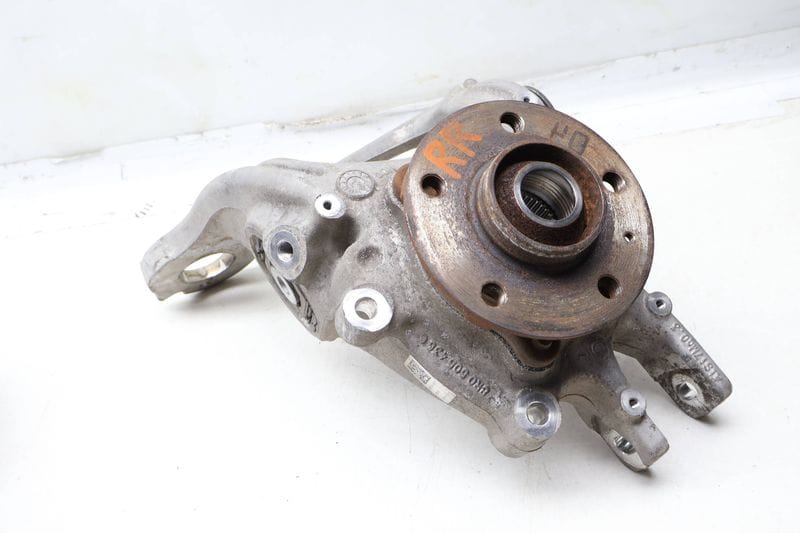 Knuckle w/ Wheel Bearing 8R0505432F — Used (SKU 661456)