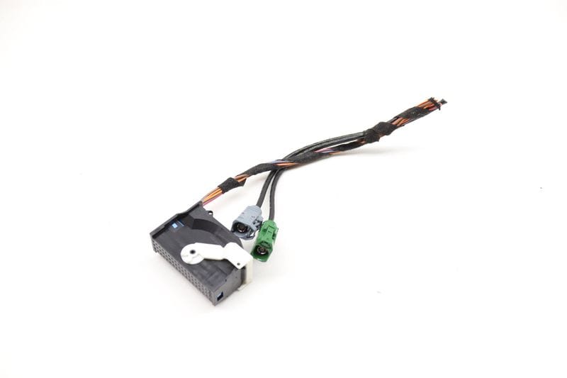 Rear View / Reverse Camera Module Wiring Connector / Pigtail — Used (SKU 573833)
