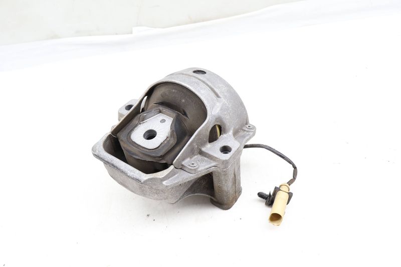Engine / Motor Mount 8R0199381AK — Used (SKU 661402)