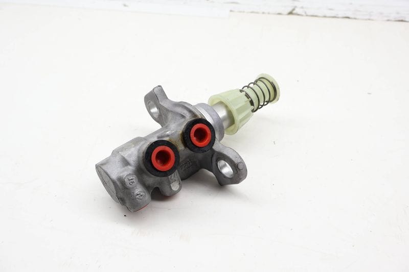 Brake Master Cylinder 4M0611021A — Used (SKU 731690)