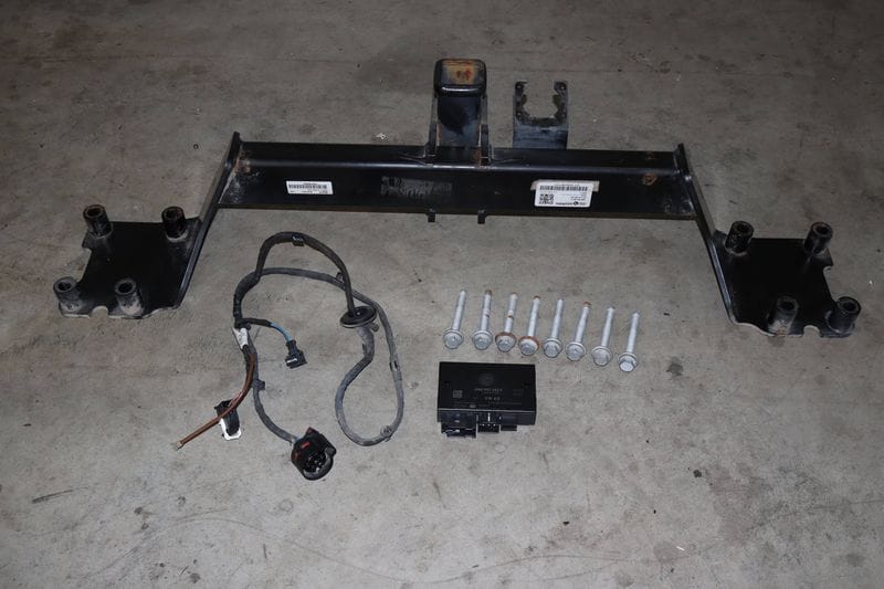 Bumper Reinforcement / Trailer Tow Hitch w/ Module 4M0803881A — Used (SKU 532896)