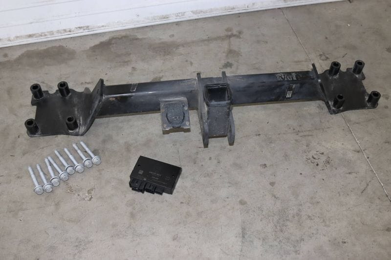 Bumper Reinforcement / Trailer Tow Hitch w/ Module 4M0803881A — Used (SKU 601644)