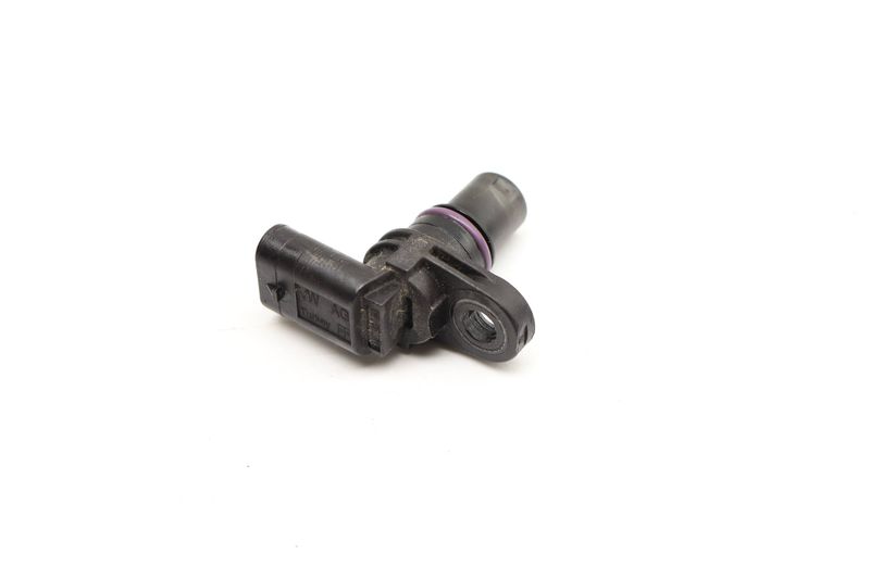 Cam / Camshaft Position Sensor 04C907601 — Used (SKU 532537)