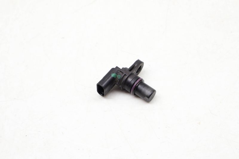 Cam / Camshaft Position Sensor 04C907601 — Used (SKU 646907)