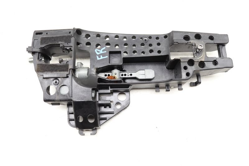 Exterior Door Handle Bracket 4M0837886A — Used (SKU 550719)