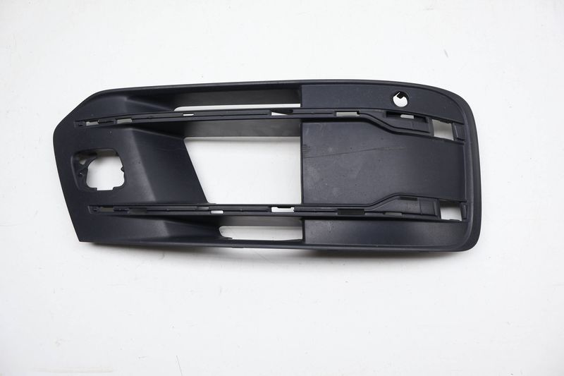 Bumper Grille 4M0807682Q — Used (SKU 731715)