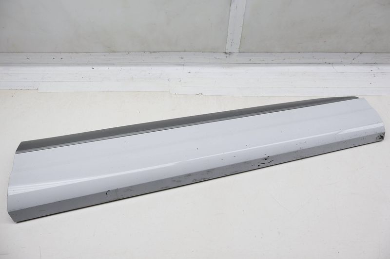 Lower Door Molding / Blade 4M0853960G — Used (SKU 731656)