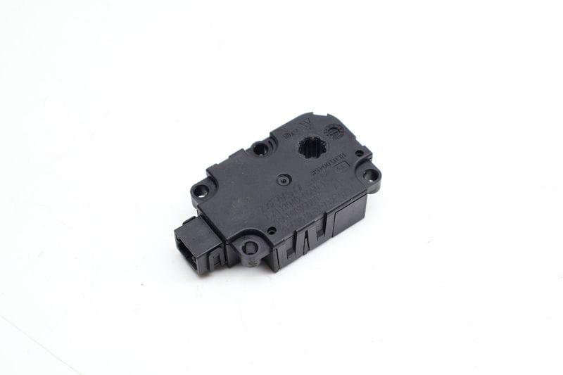 HVAC Flap / Servo Air Motor / Actuator 4M0820511A — Used (SKU 704833)