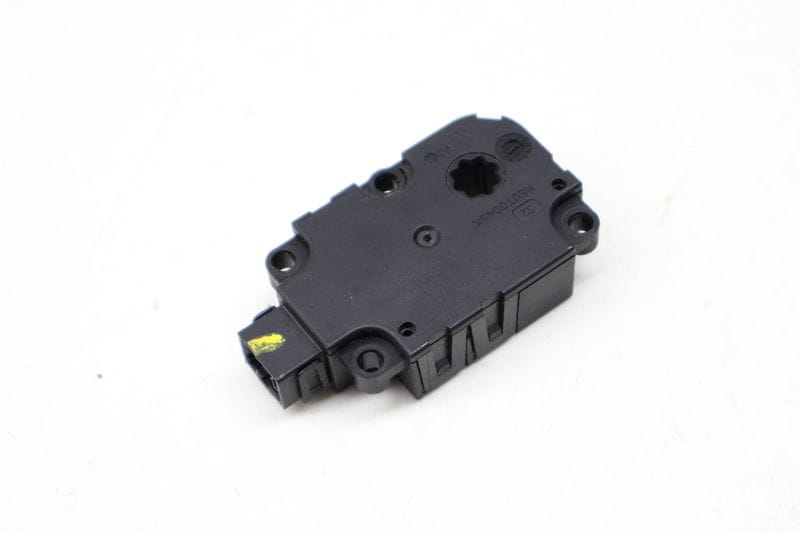 HVAC Flap / Servo Air Motor / Actuator 4M0820511A — Used (SKU 731353)