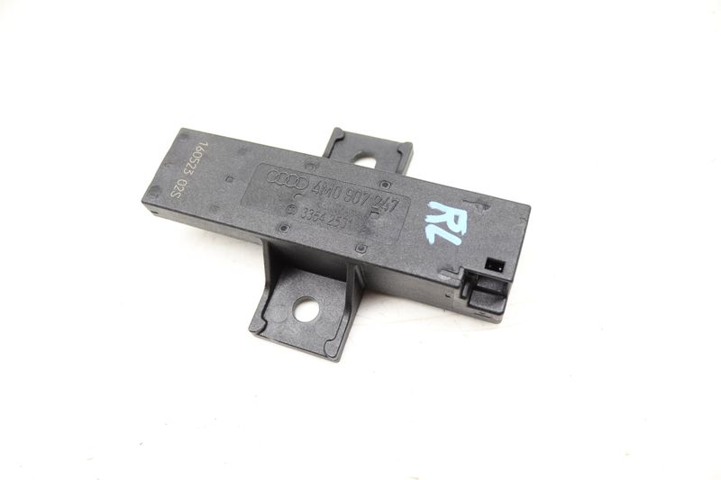 Kessy / Keyless Entry Antenna 4M0907247 — Used (SKU 550753)
