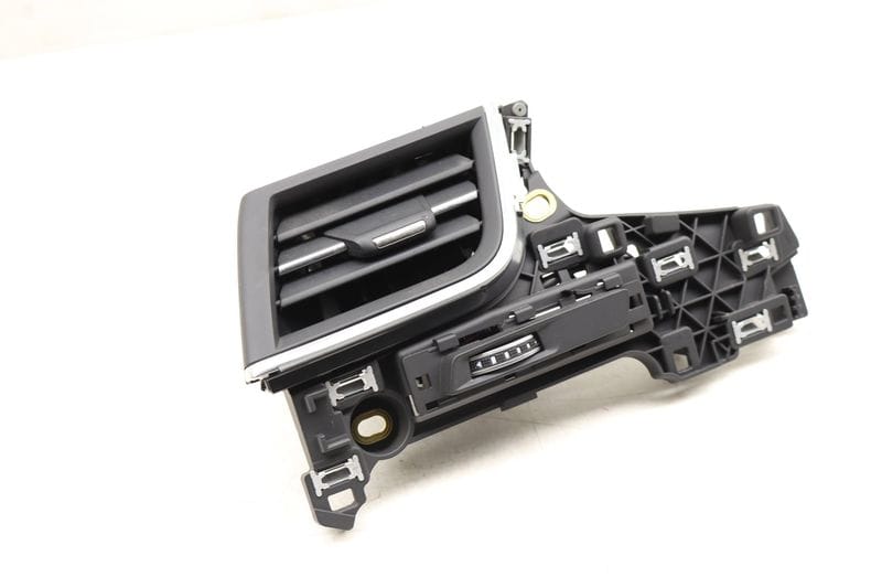 Dash Air Vent 4M1820901AP — Used (SKU 532310)
