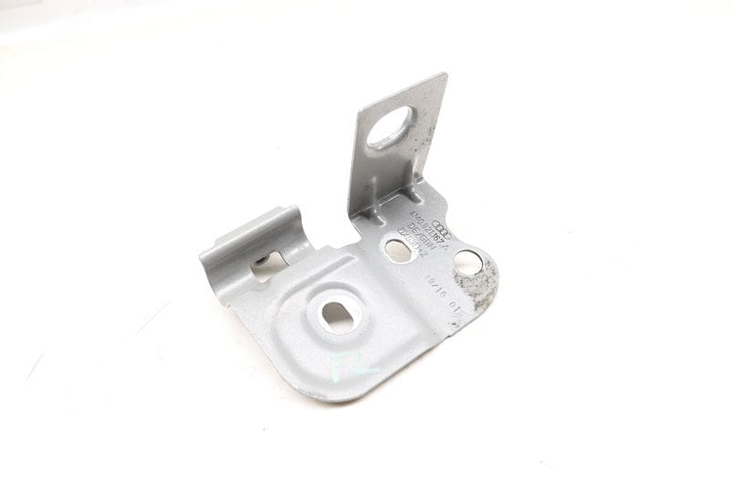 Fender Mount Bracket 4M0821167A — Used (SKU 550957)
