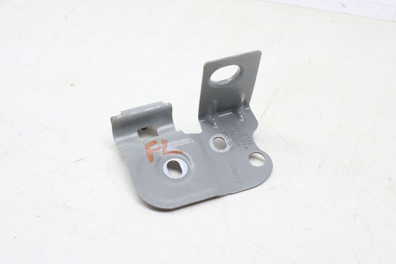 Fender Mount Bracket 4M0821167A — Used (SKU 692885)